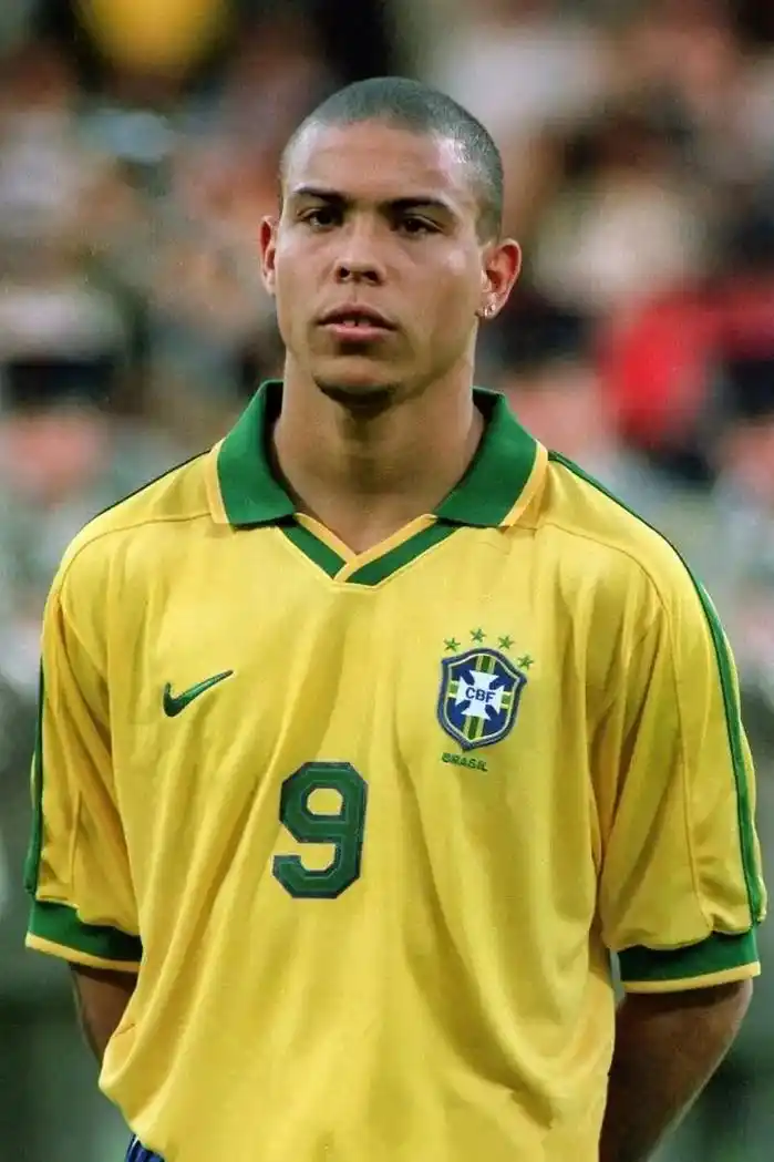 都对他寄予 都对他寄予