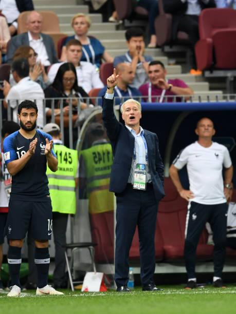 更是她与其 更是她与其